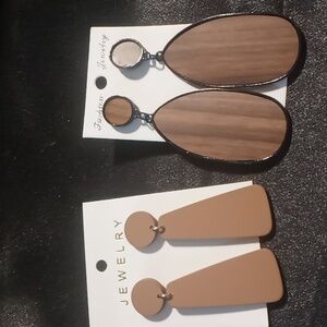 Brown dangle earrings 2 pair.
